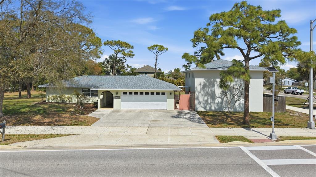 5251 Ashton Road Sarasota, FL 34233 - Photo 8 of 48