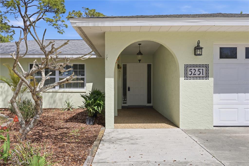 5251 Ashton Road Sarasota, FL 34233 - Photo 9 of 48