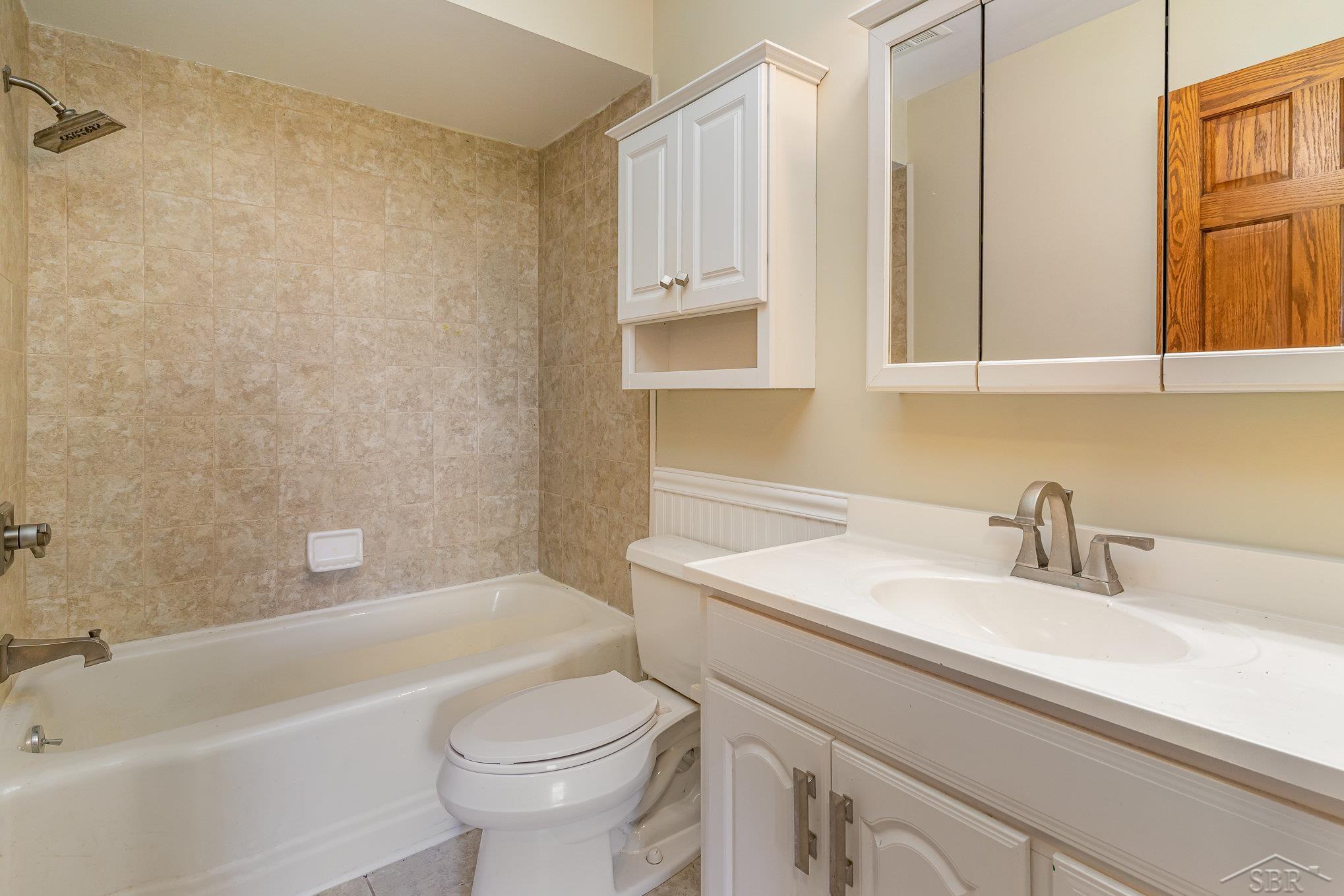 9245 Kochville Road Freeland, MI 48623 - Photo 17 of 20 50118383-16.JPG