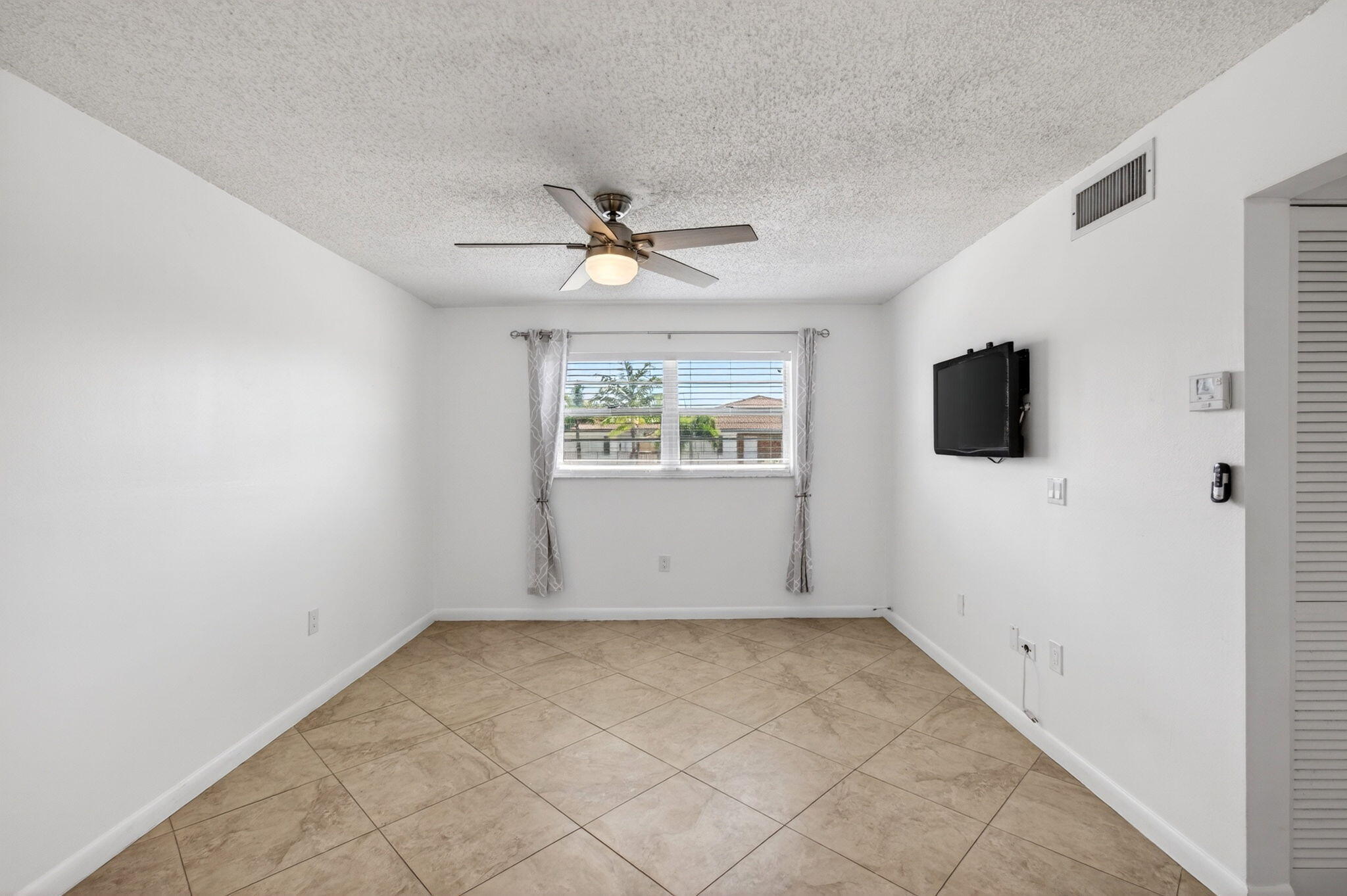 600 Southwest 2nd Avenue, Unit 240 Boca Raton, FL 33432 - Photo 31 of 54 Light & Bright!