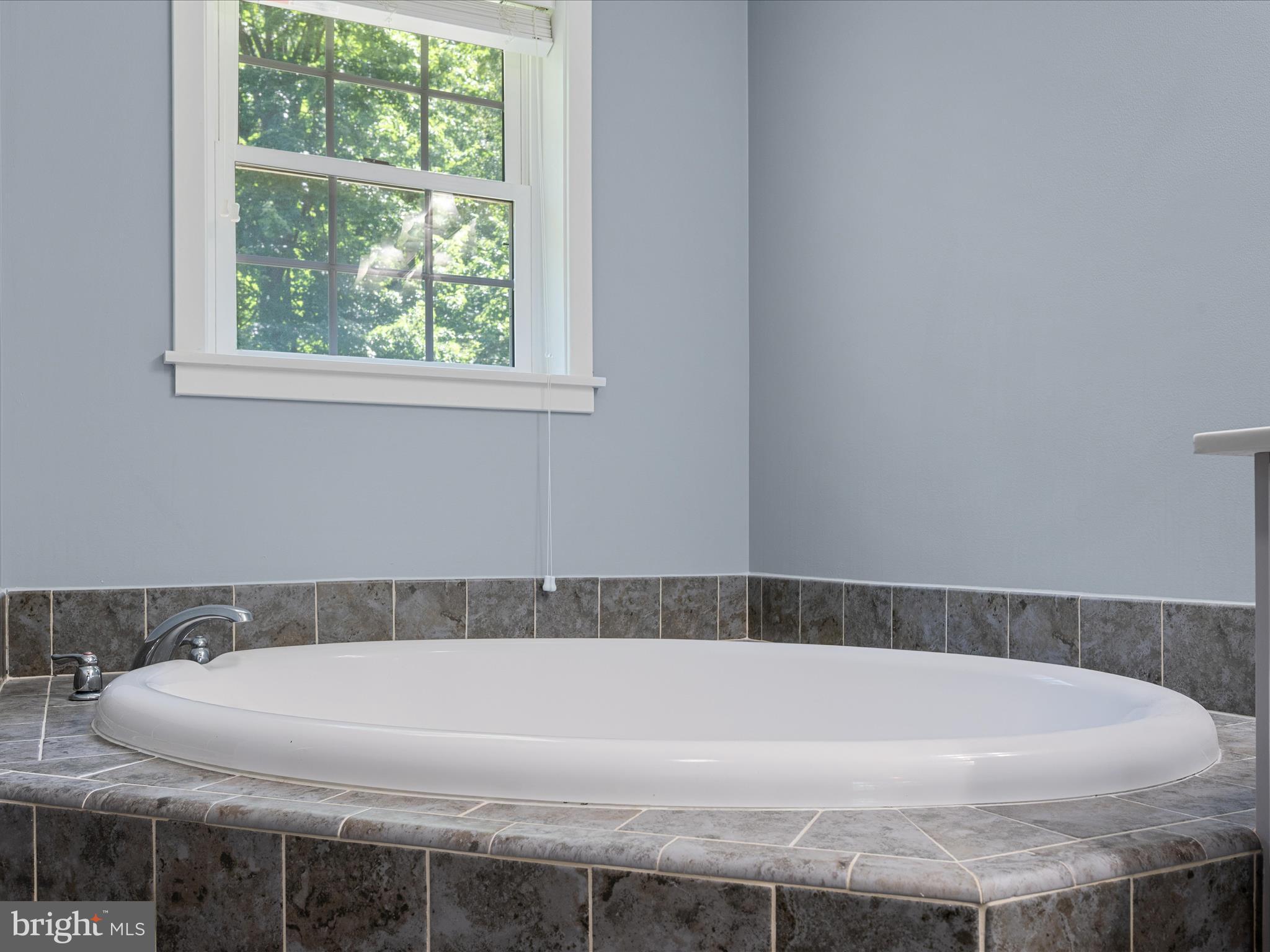231 Greenfield Road Front Royal, VA 22630 - Photo 24 of 38 a bathroom with a bathtub