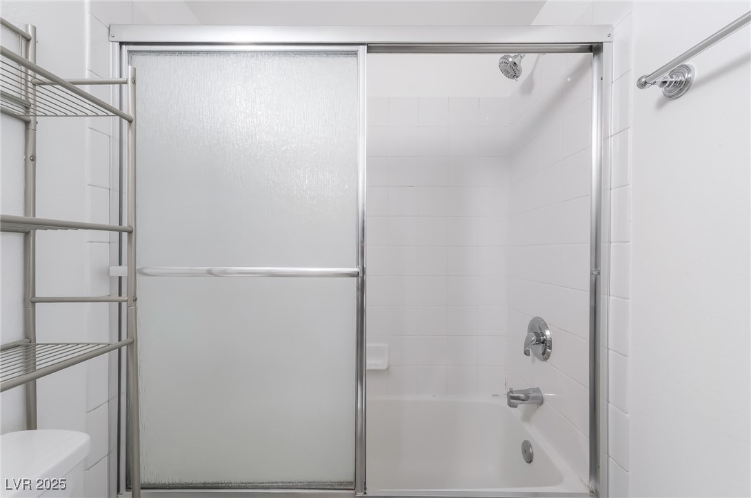 7255 West Sunset Road, Unit 1148 Las Vegas, NV 89113 - Photo 27 of 62 Full bathroom with toilet and enclosed tub / shower combo