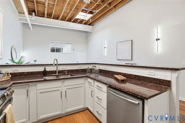 $329,000 | 1716 Summit Avenue, Unit 14, Richmond, VA 23230