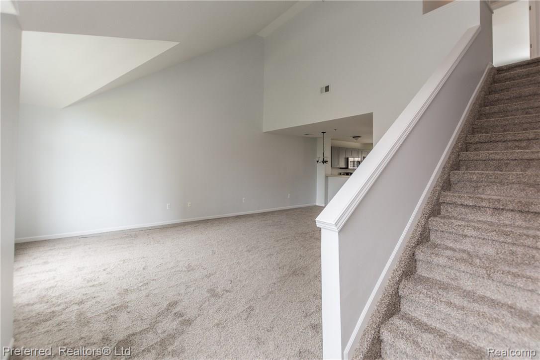 20047 Rodeo Court, Unit 20 Southfield, MI 48075 - Photo 5 of 24 DSC_2843.jpg