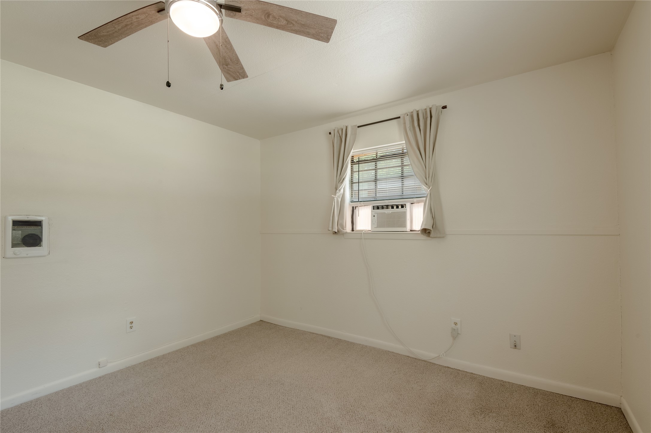 712 Cline Street, Unit D Huntsville, TX 77340 - Photo 12 of 21