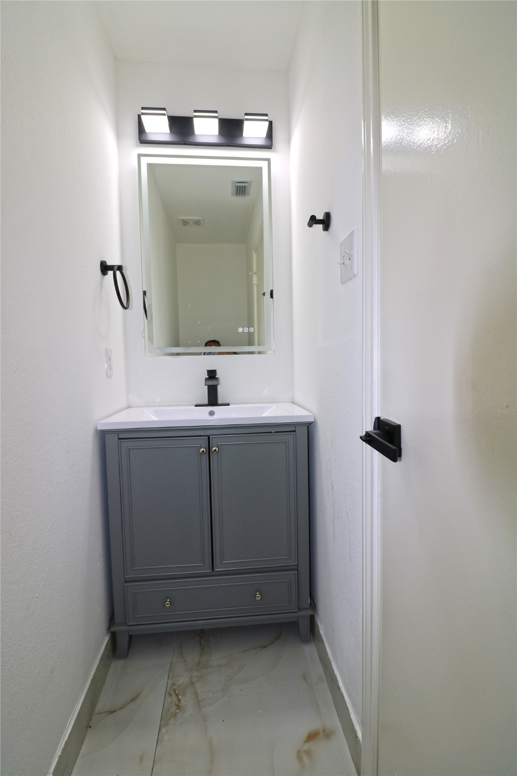 9611 Rads Point Sugar Land, TX 77498 - Photo 6 of 25 a bathroom with a sink vanity and a mirror