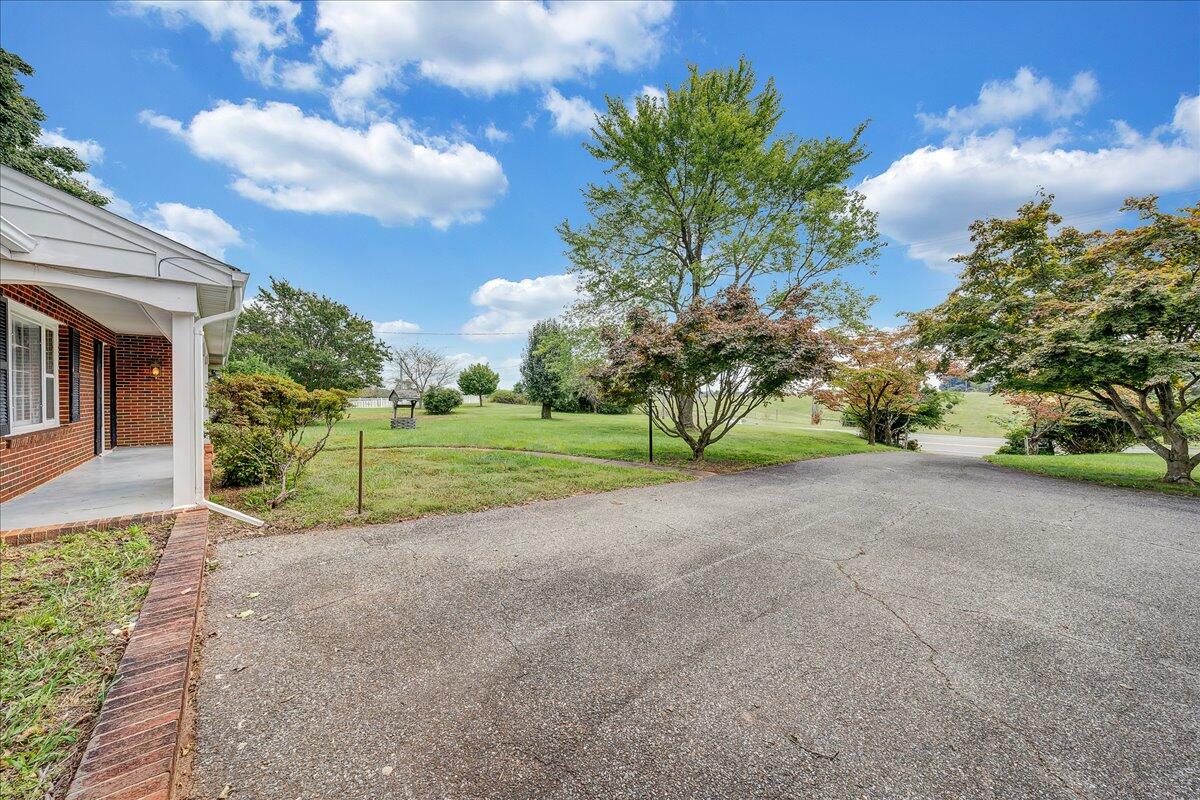 8450 Forest Road Goode, VA 24556 - Photo 18 of 49 a view of a house with entertaining space