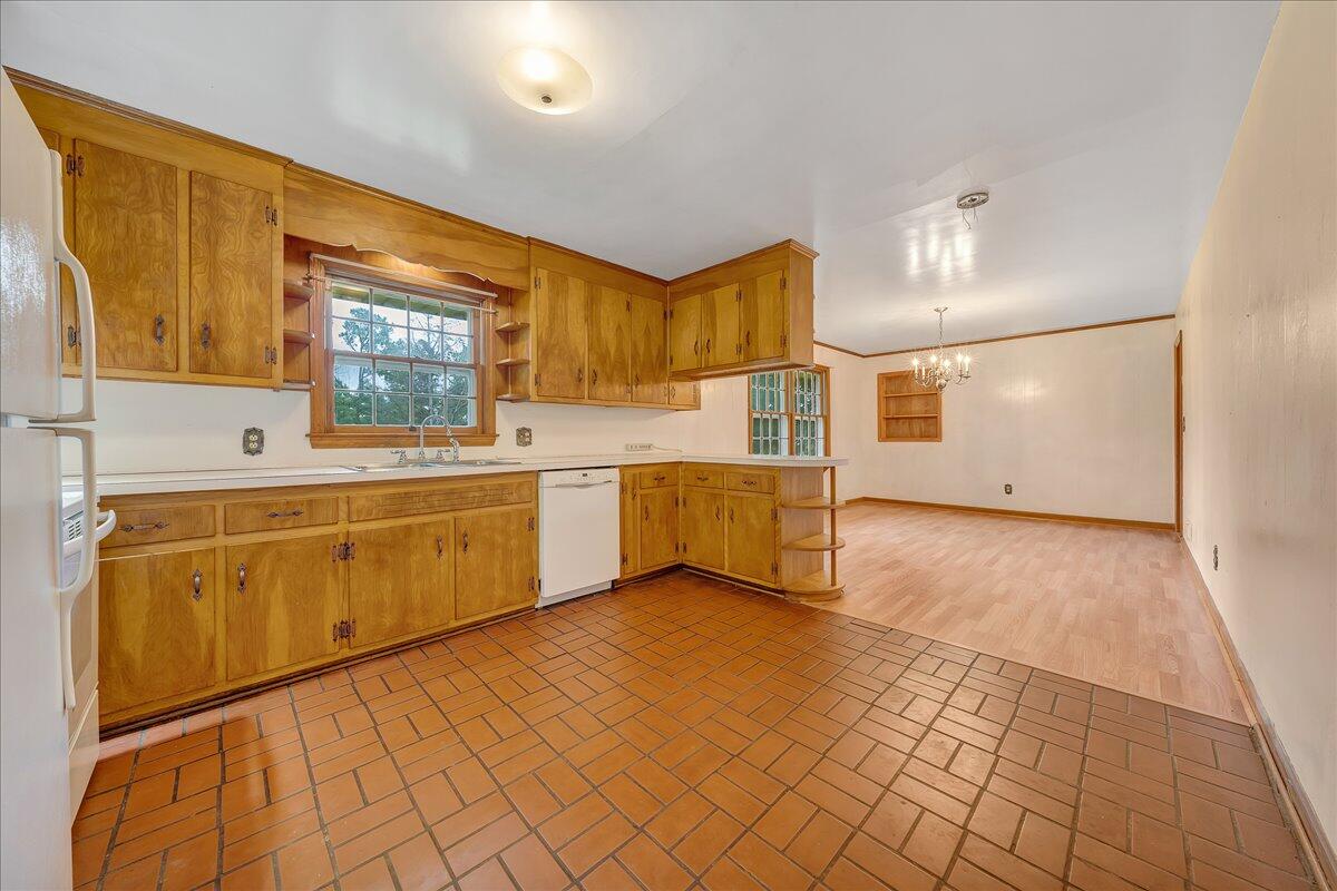 8450 Forest Road Goode, VA 24556 - Photo 21 of 49 a view of a kitchen with electric appliances