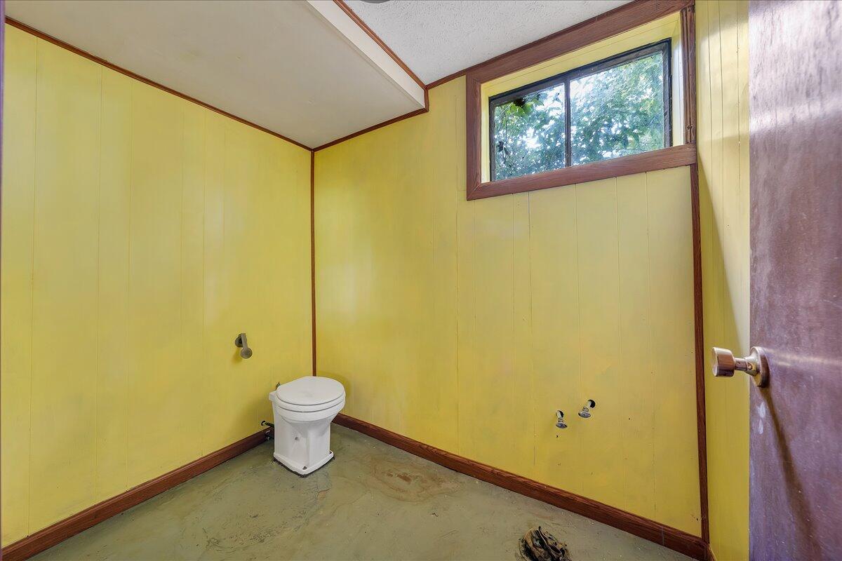 8450 Forest Road Goode, VA 24556 - Photo 45 of 49 a bathroom with a toilet