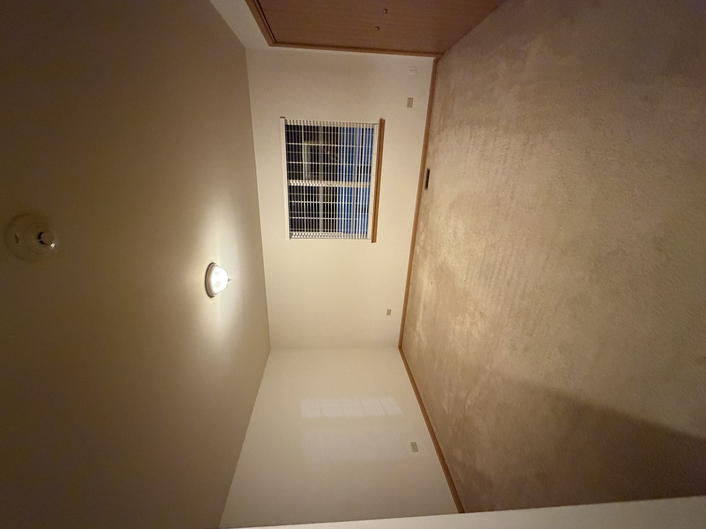 790 West Highview Drive, Unit 2E Antioch, IL 60002 - Photo 4 of 5 a view of a house and window