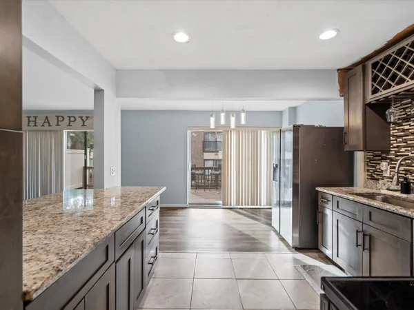 $1,900 | 18270 University Park Drive, Livonia, MI 48152