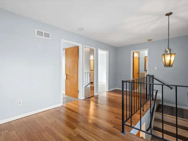 $1,900 | 18270 University Park Drive, Livonia, MI 48152