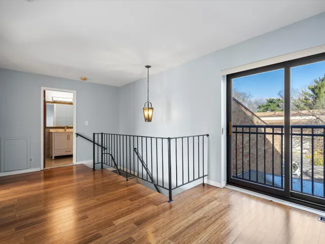 $1,900 | 18270 University Park Drive, Livonia, MI 48152