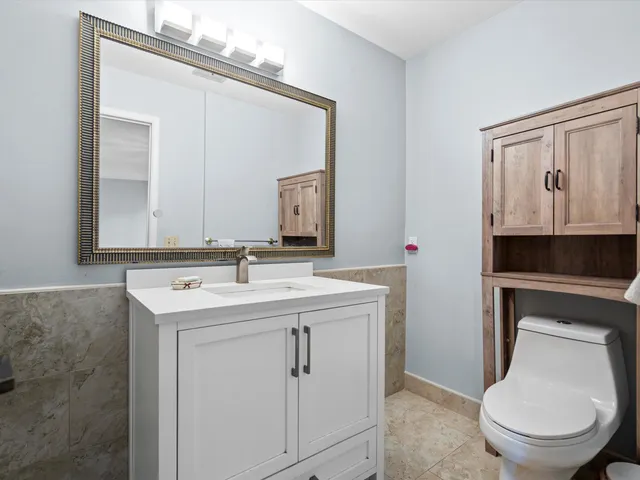 $1,900 | 18270 University Park Drive, Livonia, MI 48152