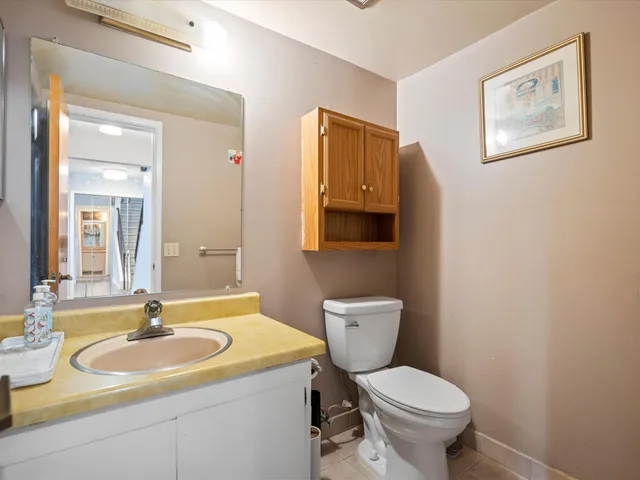 $1,900 | 18270 University Park Drive, Livonia, MI 48152