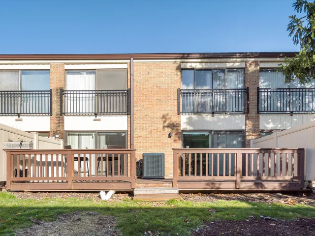 $1,900 | 18270 University Park Drive, Livonia, MI 48152