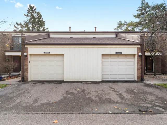 $1,900 | 18270 University Park Drive, Livonia, MI 48152
