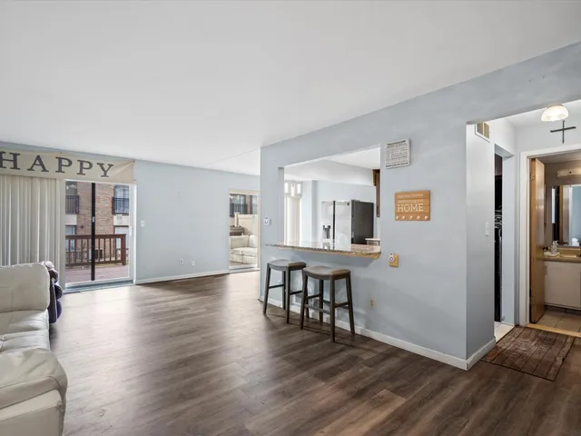 $1,900 | 18270 University Park Drive, Livonia, MI 48152