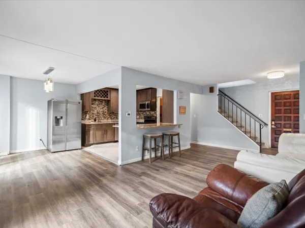 $1,900 | 18270 University Park Drive, Livonia, MI 48152