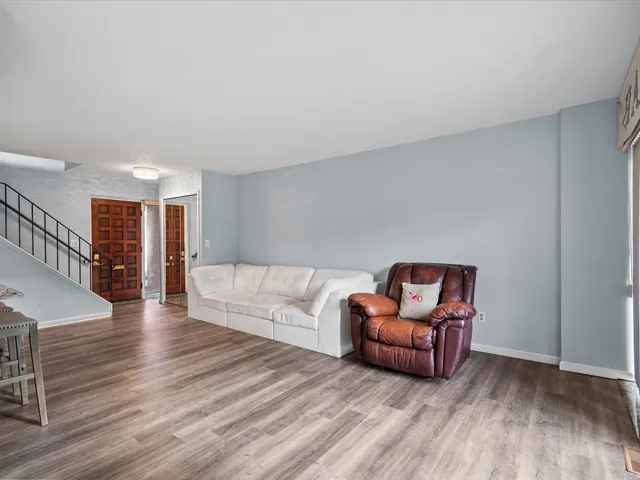 $1,900 | 18270 University Park Drive, Livonia, MI 48152