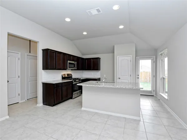 $1,995 | 208 Trailside Lane, Bastrop, TX 78602