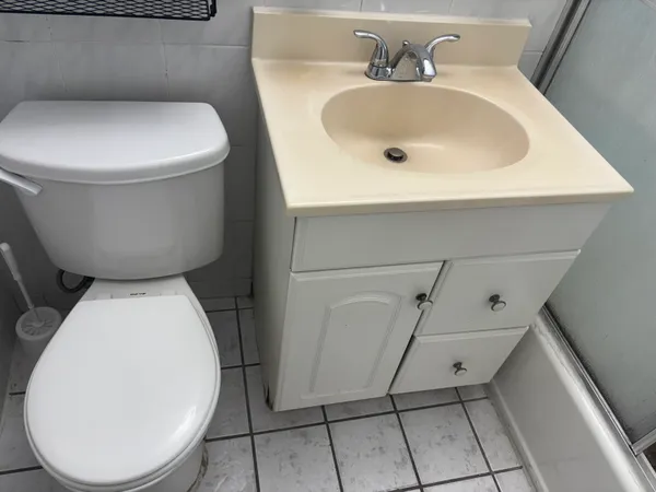 $2,000 | 4369 State Drive, West Palm Beach, FL 33406