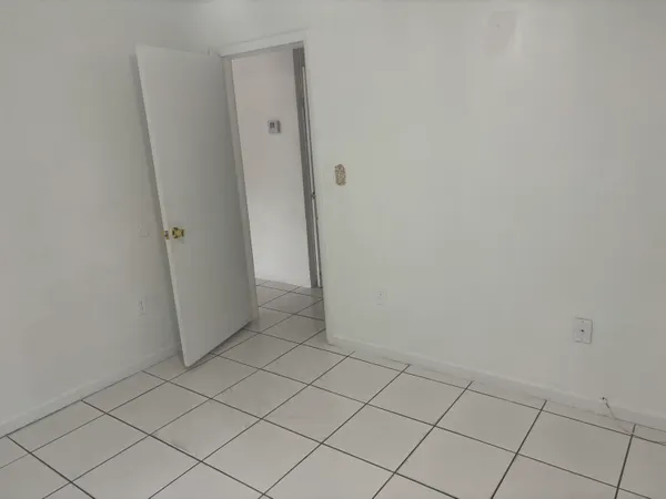 $2,000 | 4369 State Drive, West Palm Beach, FL 33406
