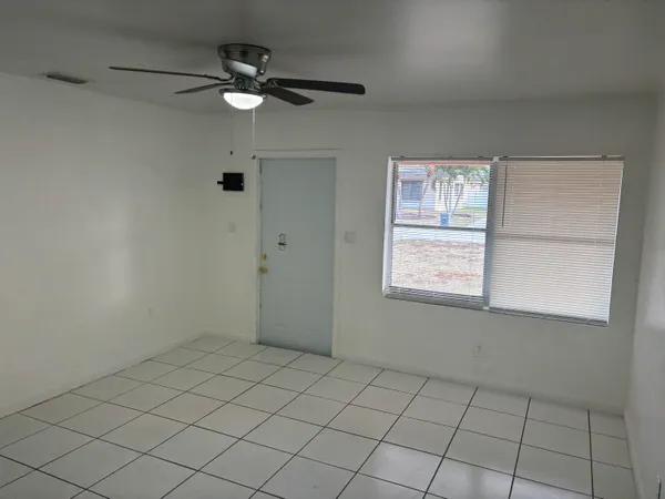 $2,000 | 4369 State Drive, West Palm Beach, FL 33406