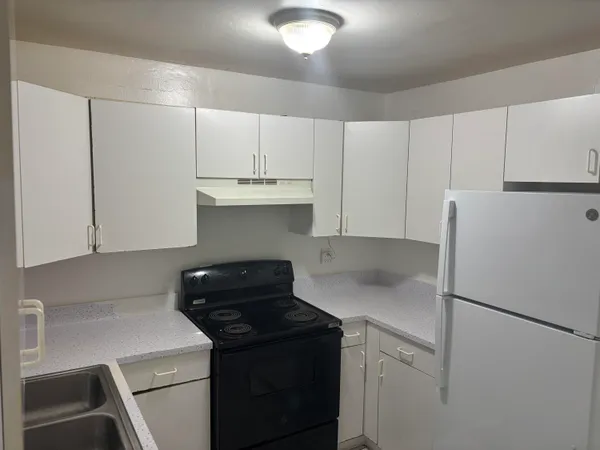 $2,000 | 4369 State Drive, West Palm Beach, FL 33406