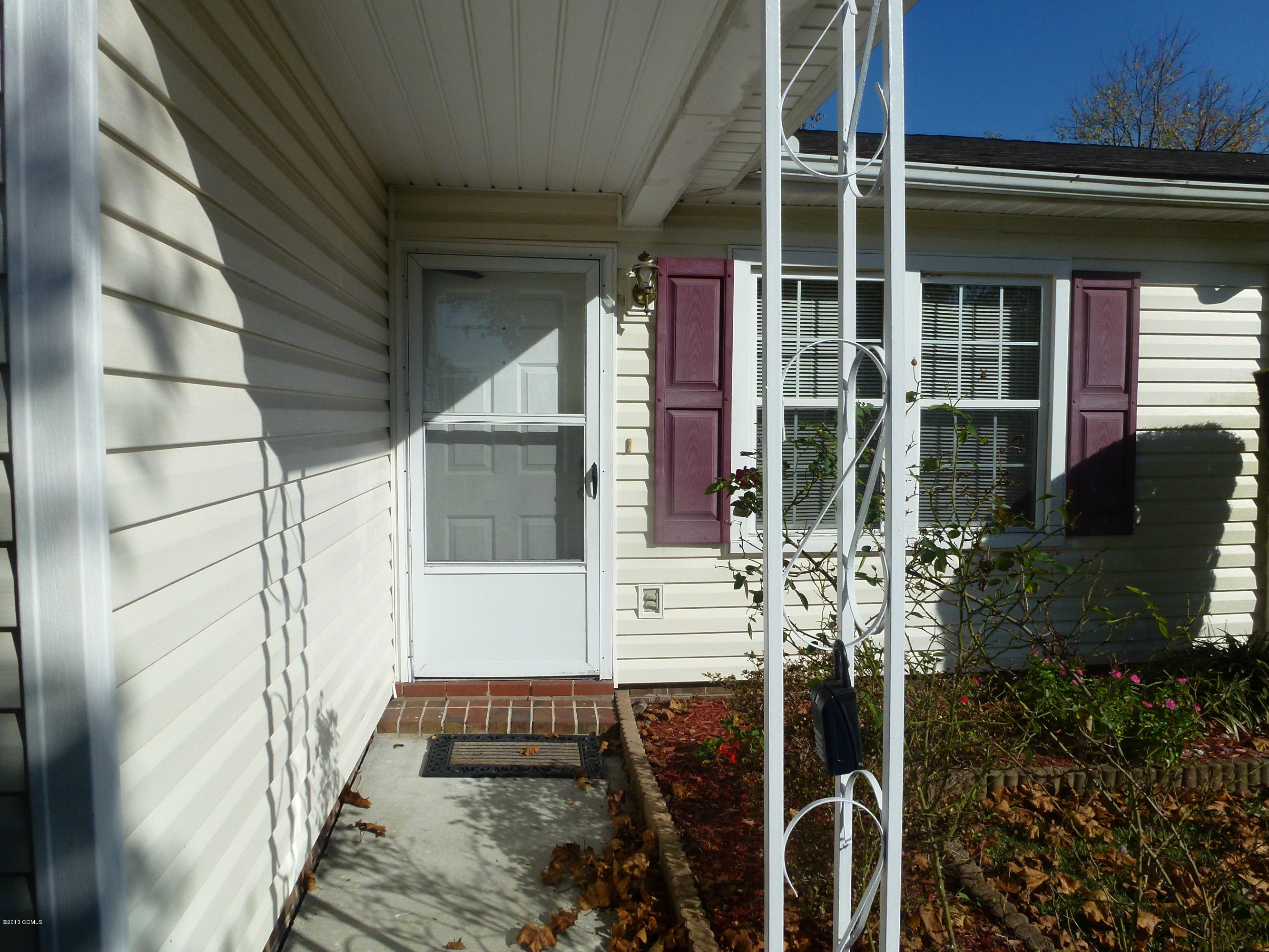 405 Rams Road Havelock, NC 28532 - Photo 4 of 19 3. COVERED WALKWAY TO FRONT DOOR