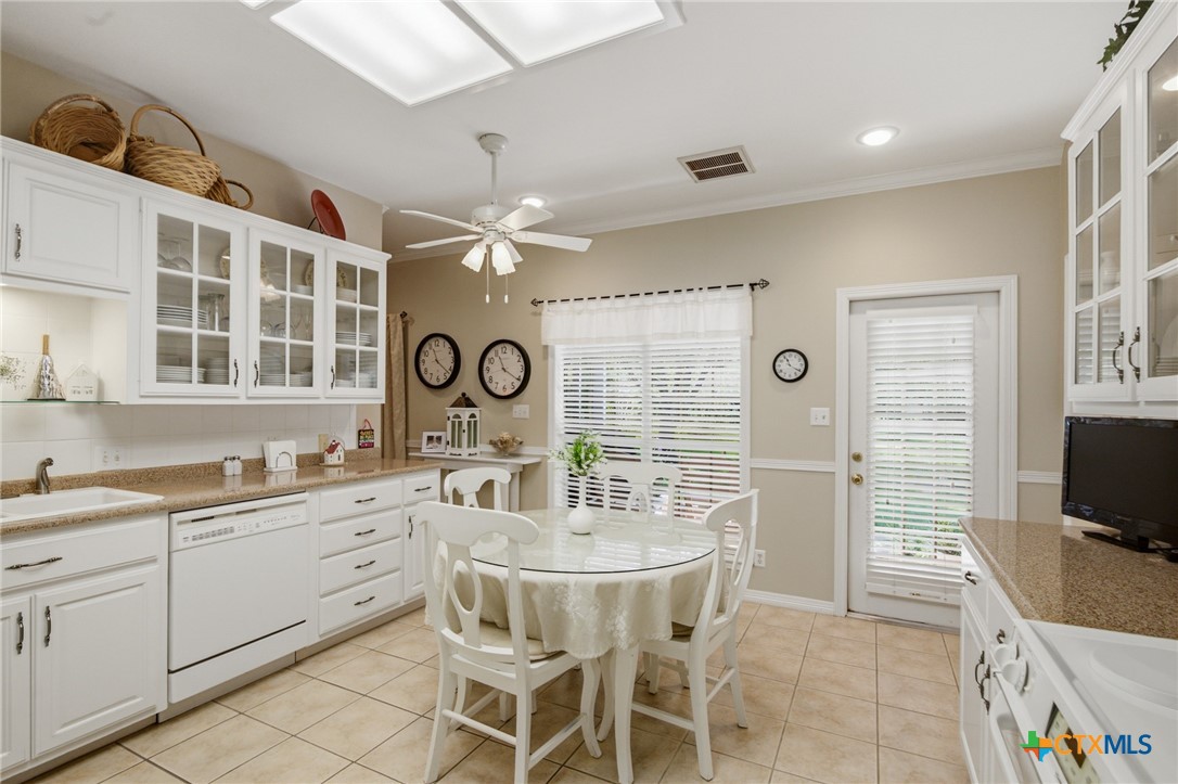 303 Perth Road Victoria, TX 77904 - Photo 13 of 39