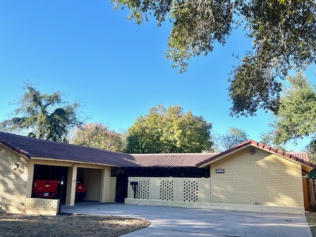 a view of a house with a yard and garage
