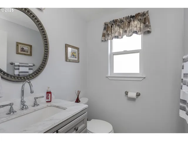 $564,888 | 3205 Southeast Hampton Loop, Troutdale, OR 97060