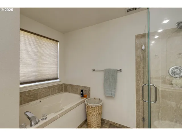 $564,888 | 3205 Southeast Hampton Loop, Troutdale, OR 97060