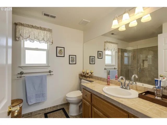 $564,888 | 3205 Southeast Hampton Loop, Troutdale, OR 97060