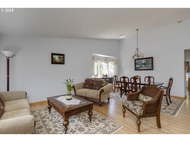 $564,888 | 3205 Southeast Hampton Loop, Troutdale, OR 97060