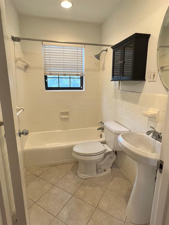 323 8th Street Northeast, Unit 6 Atlanta, GA 30309 - Photo 10 of 15 a bathroom with a toilet a sink and a bathtub