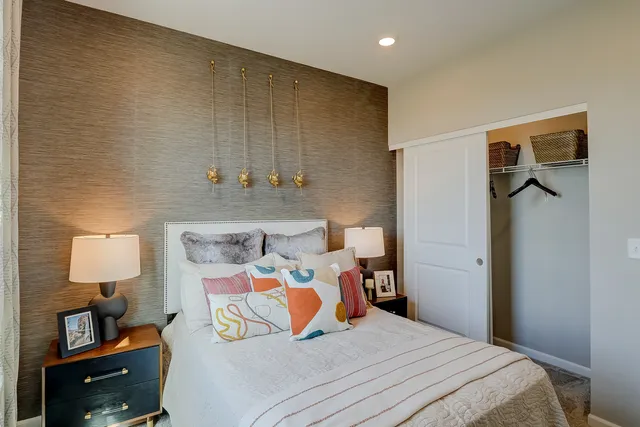 $419,990 | 402 Comstock Road, South Elgin, IL 60177