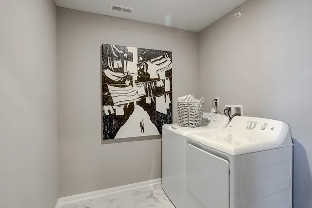 $419,990 | 402 Comstock Road, South Elgin, IL 60177