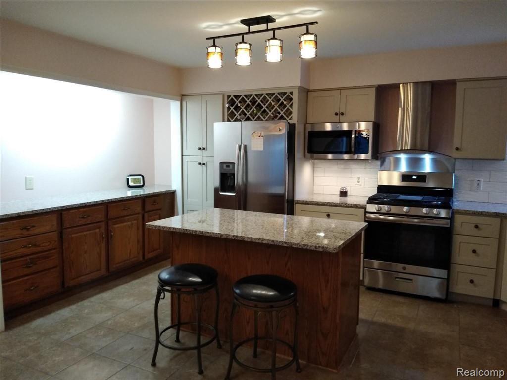 11170 Chicago Road Warren, MI 48093 - Photo 11 of 29 Lots of Cabinets and Granite Counters.jpg
