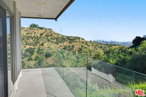 $3,155,000 | 2340 Jupiter Drive, Los Angeles, CA 90046