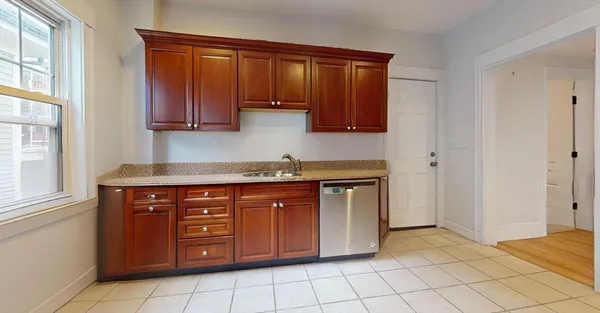 $3,595 | 34 Saranac Street, Unit 2, Boston, MA 02122