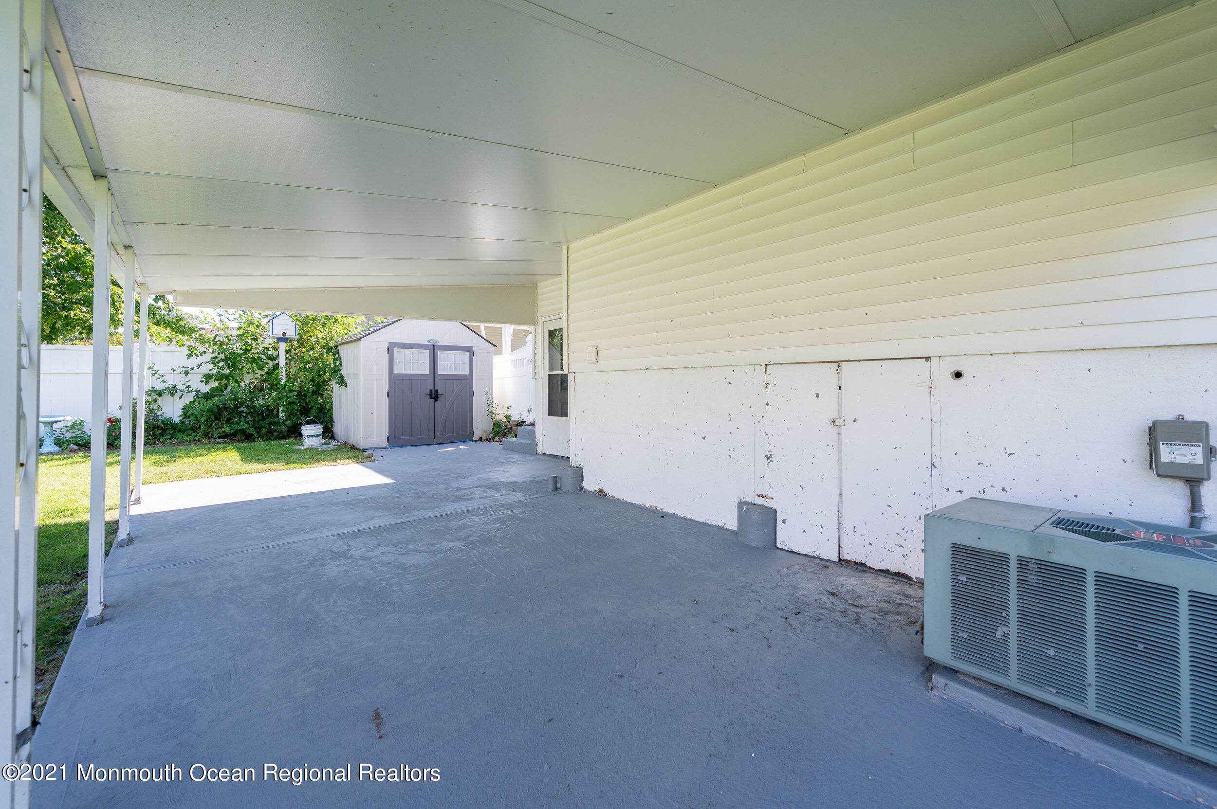 339 Middle Road Hazlet, NJ 07730 - Photo 15 of 42 bOOxtoHA