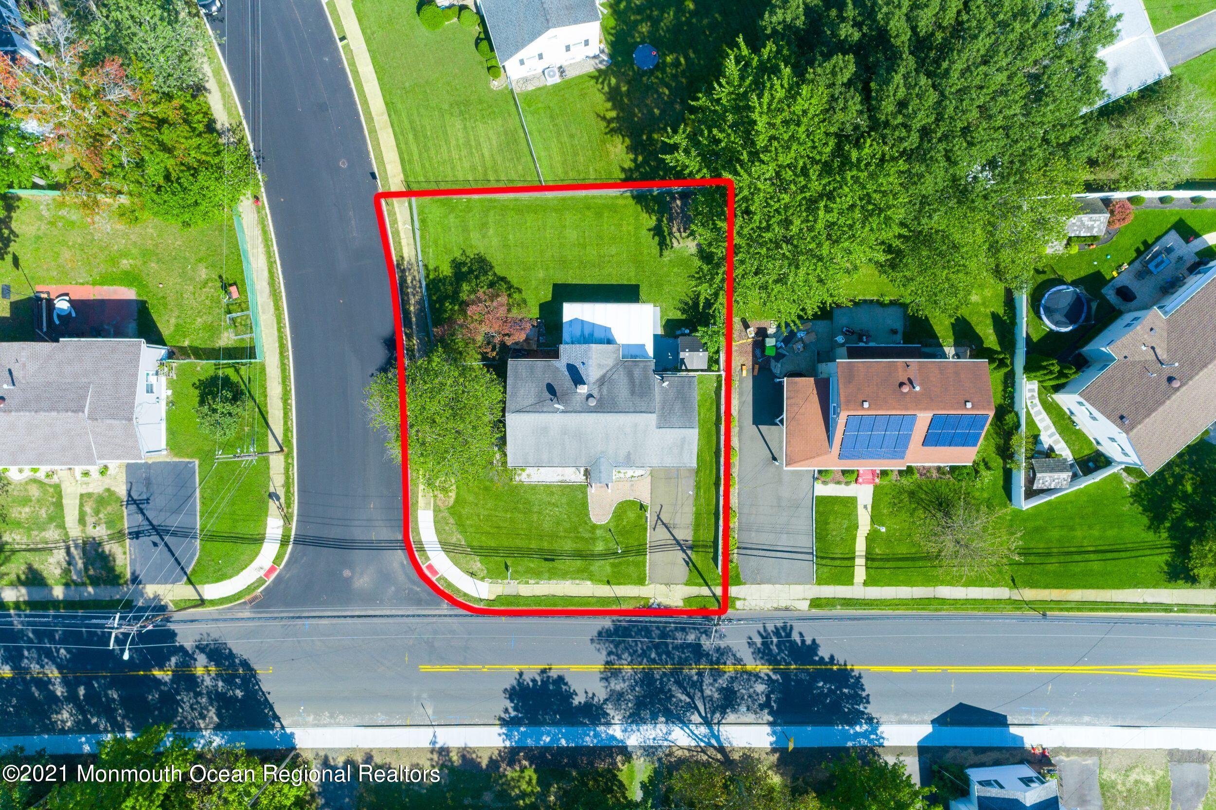 339 Middle Road Hazlet, NJ 07730 - Photo 16 of 42 dt0VYSuQ
