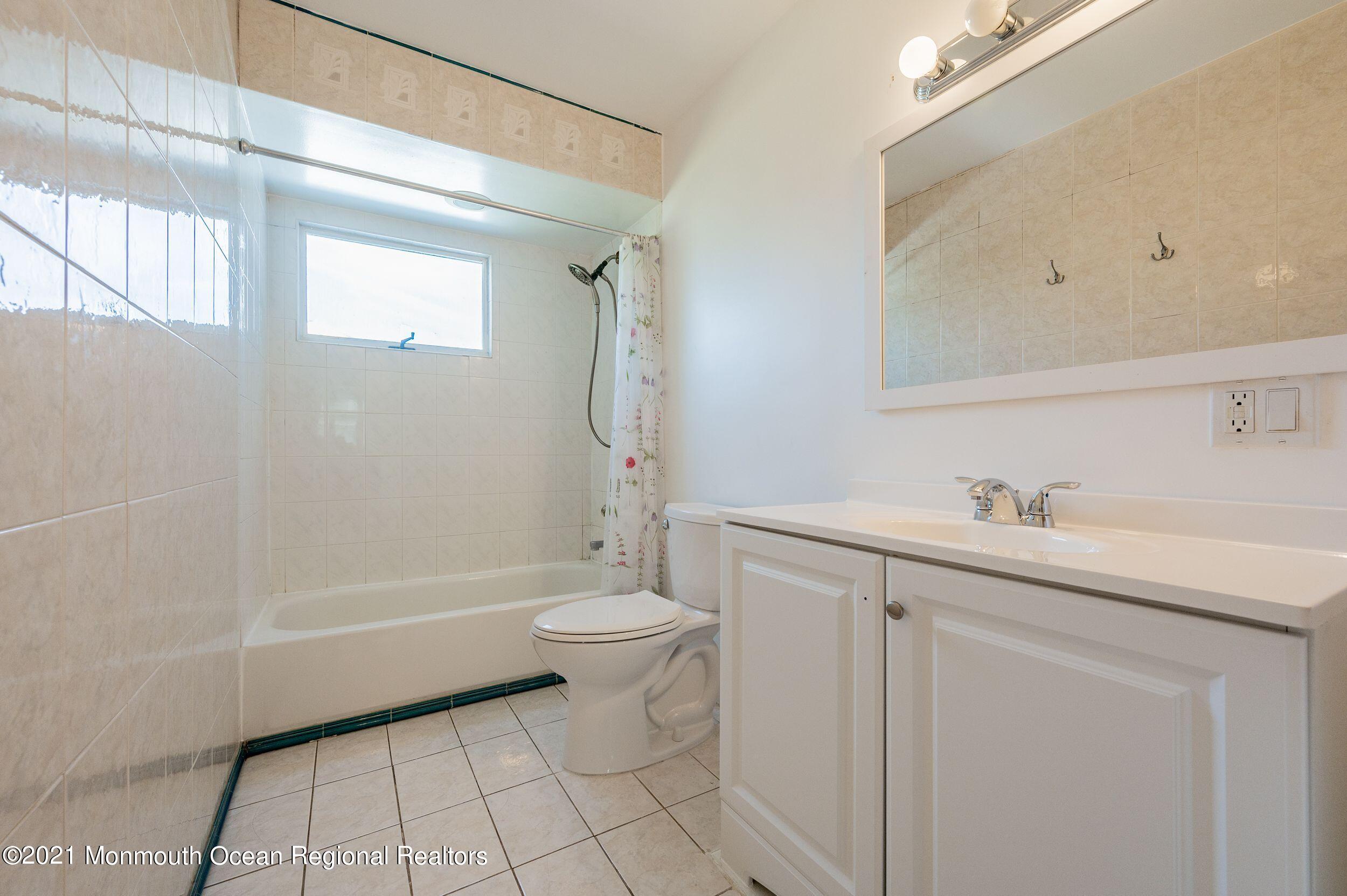 339 Middle Road Hazlet, NJ 07730 - Photo 18 of 42 J1Eonysg