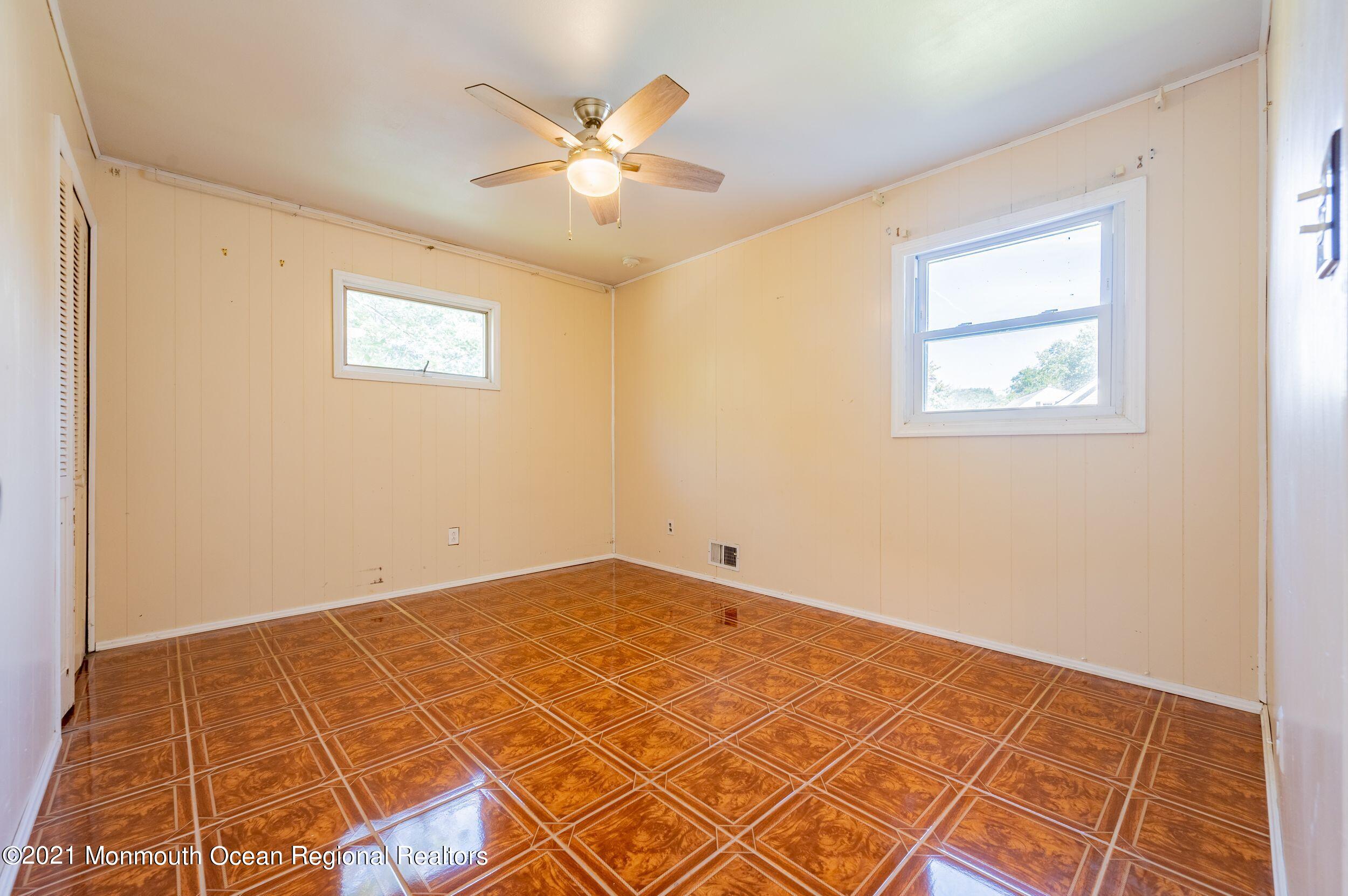 339 Middle Road Hazlet, NJ 07730 - Photo 20 of 42 WA9zdKlQ