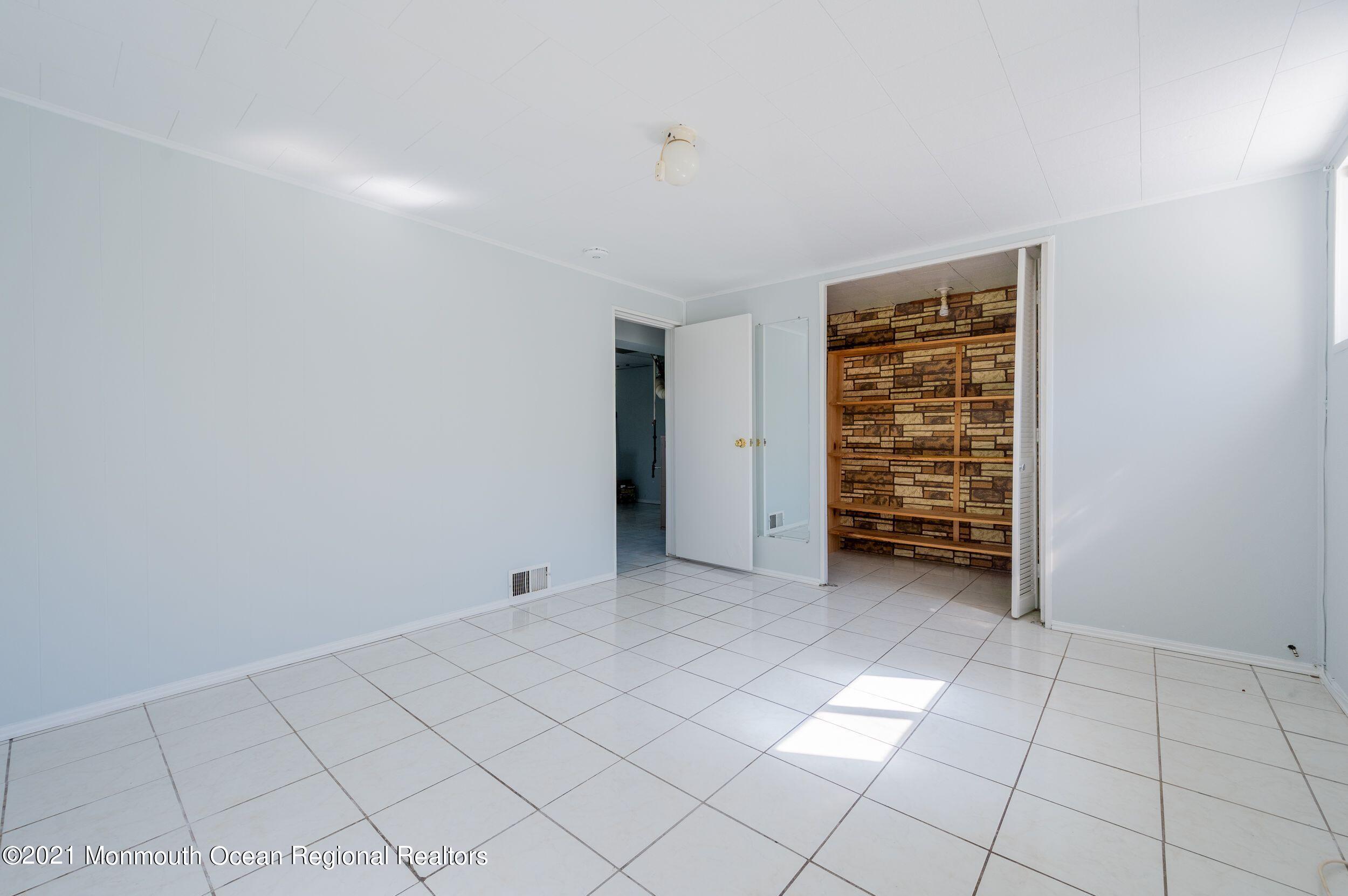 339 Middle Road Hazlet, NJ 07730 - Photo 24 of 42 TWVNtQGw