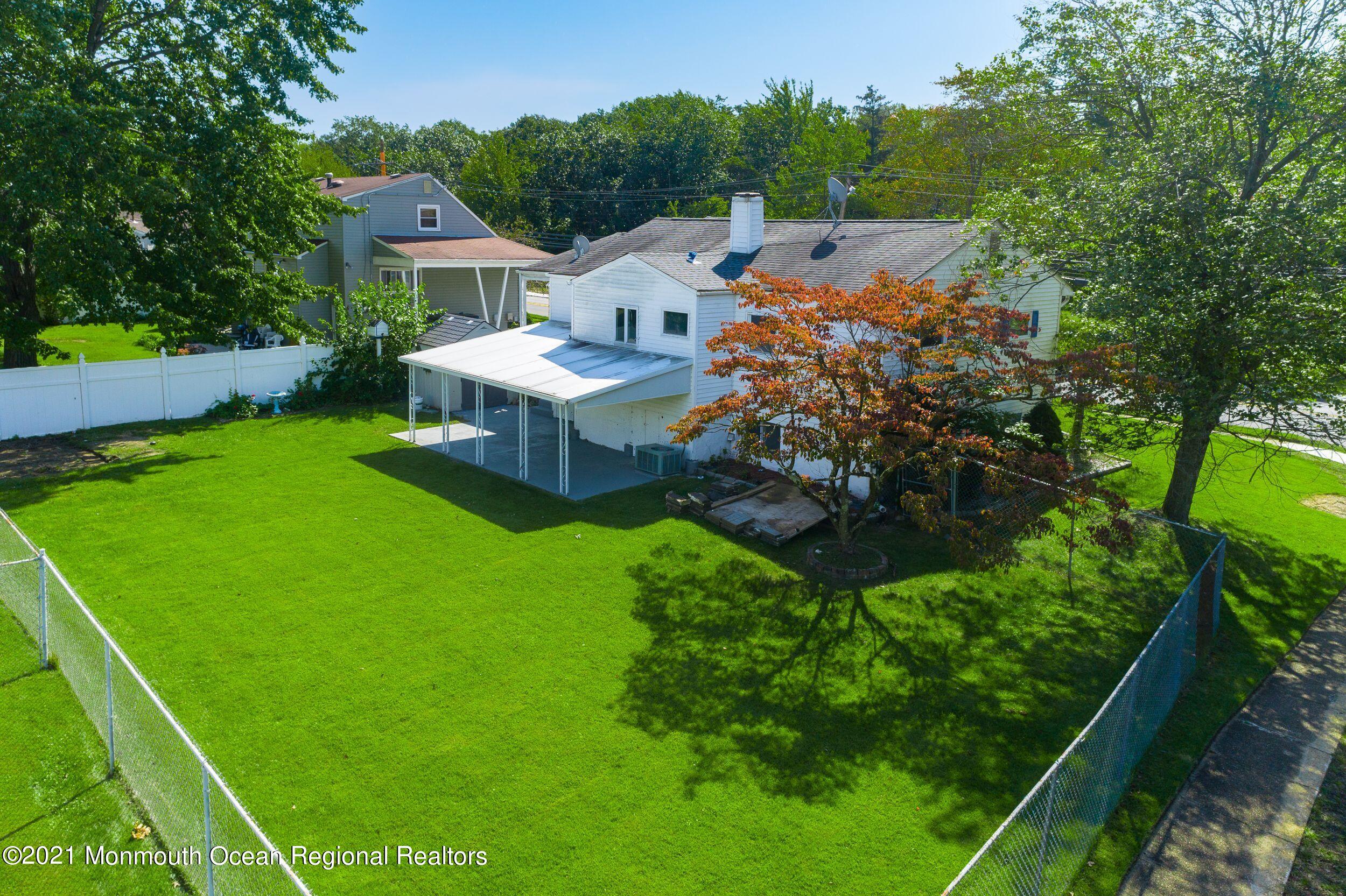 339 Middle Road Hazlet, NJ 07730 - Photo 3 of 42 TMUcYgrw