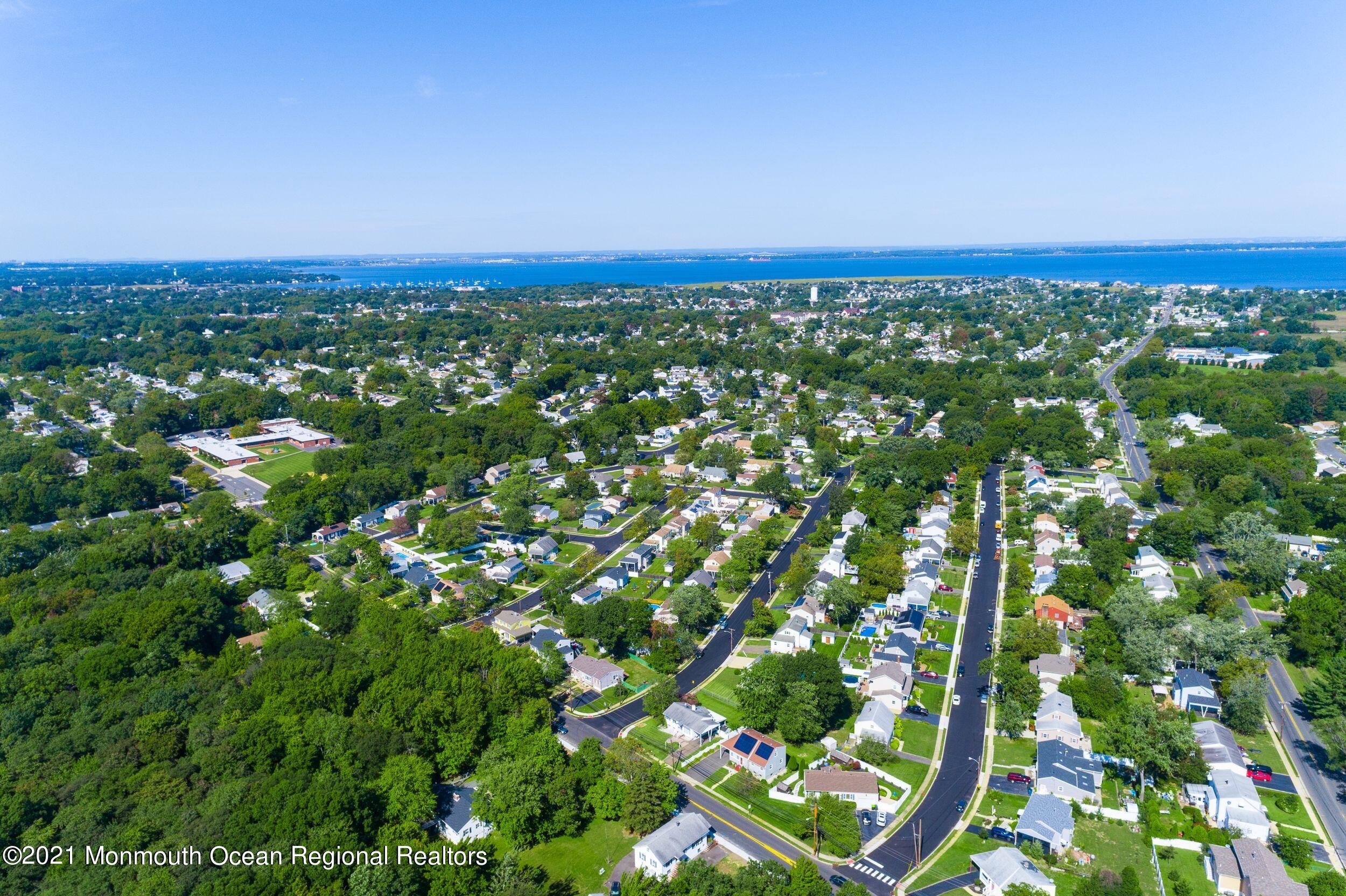 339 Middle Road Hazlet, NJ 07730 - Photo 35 of 42 KmdFe9tg