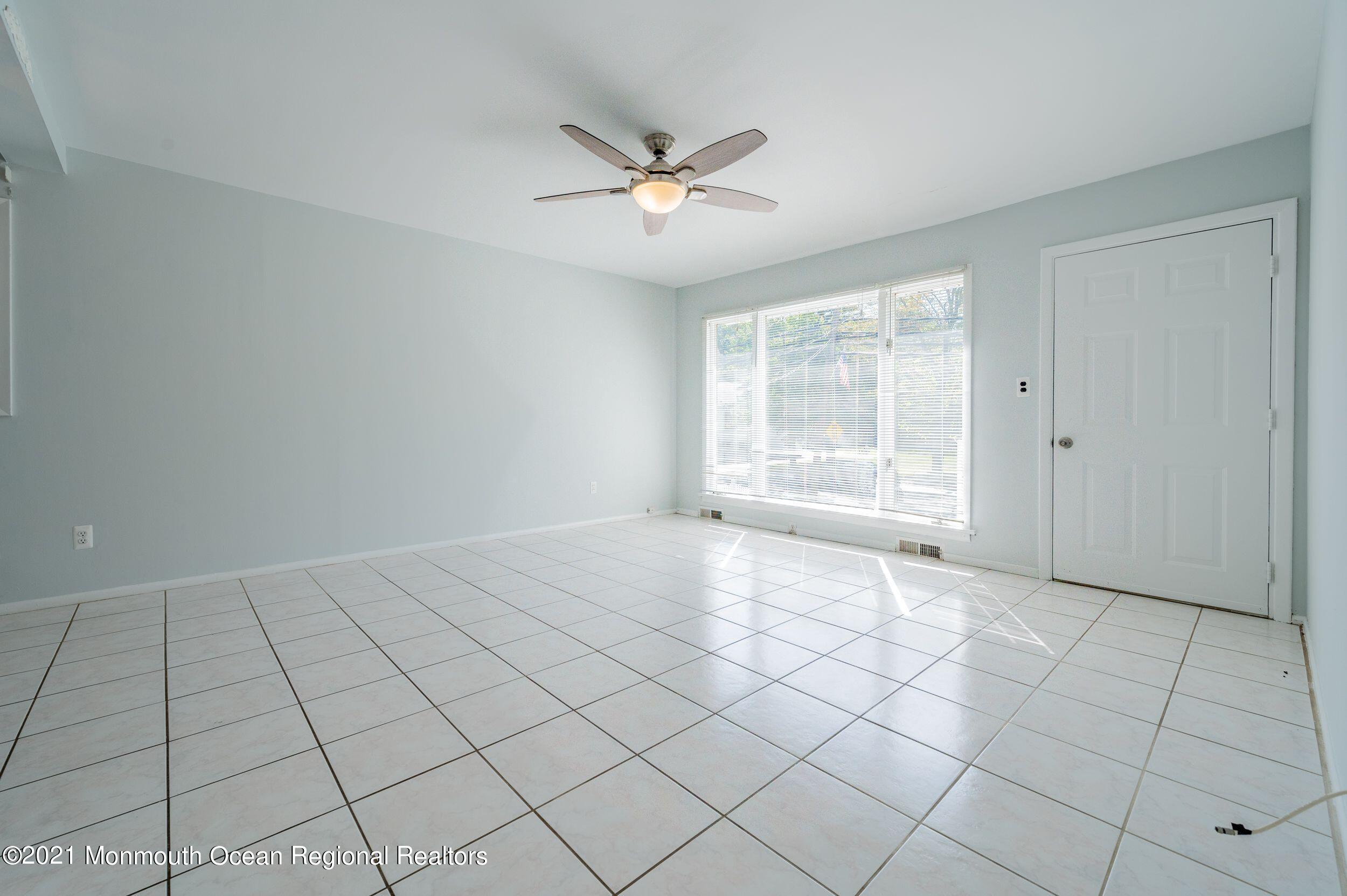 339 Middle Road Hazlet, NJ 07730 - Photo 5 of 42 IILc17aA
